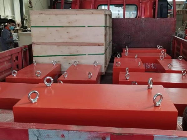 電磁自卸除鐵器現(xiàn)場(chǎng)安裝2